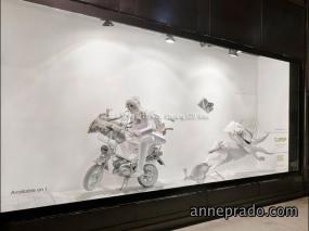 最新服装店橱窗装饰设计图