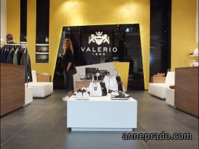 最新鞋帽店展柜设计装饰效果图
