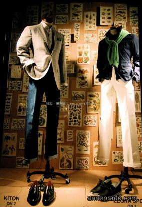 最新服装店橱窗设计图片
