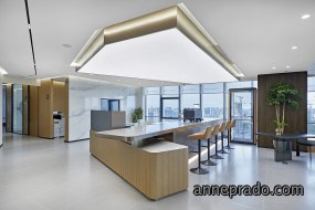 现代轻奢办公室门厅装修风格图