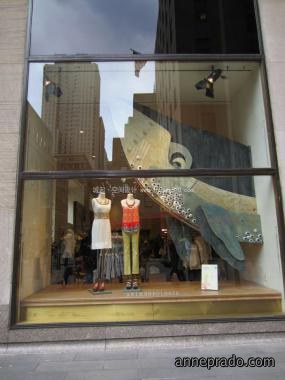 服装店橱窗装修设计效果图片